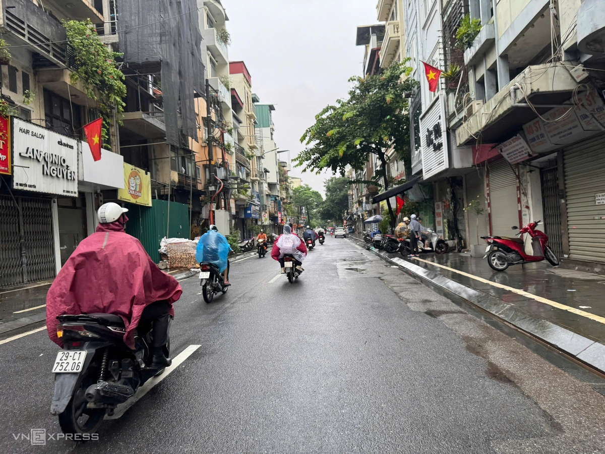 Phố Nguyễn Khuyến cũng khô ráo. Ảnh: Giang Huy