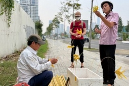 Người giữ tuổi thơ giữa phố thị bằng những món đồ lá dừa