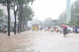 Hà Nội lý giải vì sao đường Tố Hữu ngập sâu dù gần hồ thoát nước Đồng Bông 2