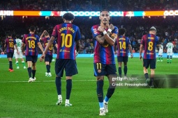 Barcelona biến nguy thành cơ: Thiếu số 9 vẫn chinh phạt trời Âu, thầy Flick cao tay