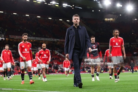 MU dẫn 2-0 rồi thua ngược 2-3: Thầy trò Carrick lập "kỷ lục" tồi tệ nhất trong 50 năm