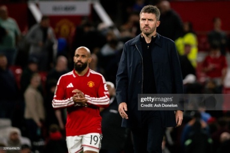 HLV Carrick nhận trách nhiệm, MU chìm trong khủng hoảng tại League Cup
