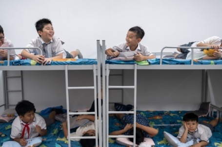 Trường công ở Hà Nội có giường tầng, phòng ngủ trưa cho học sinh