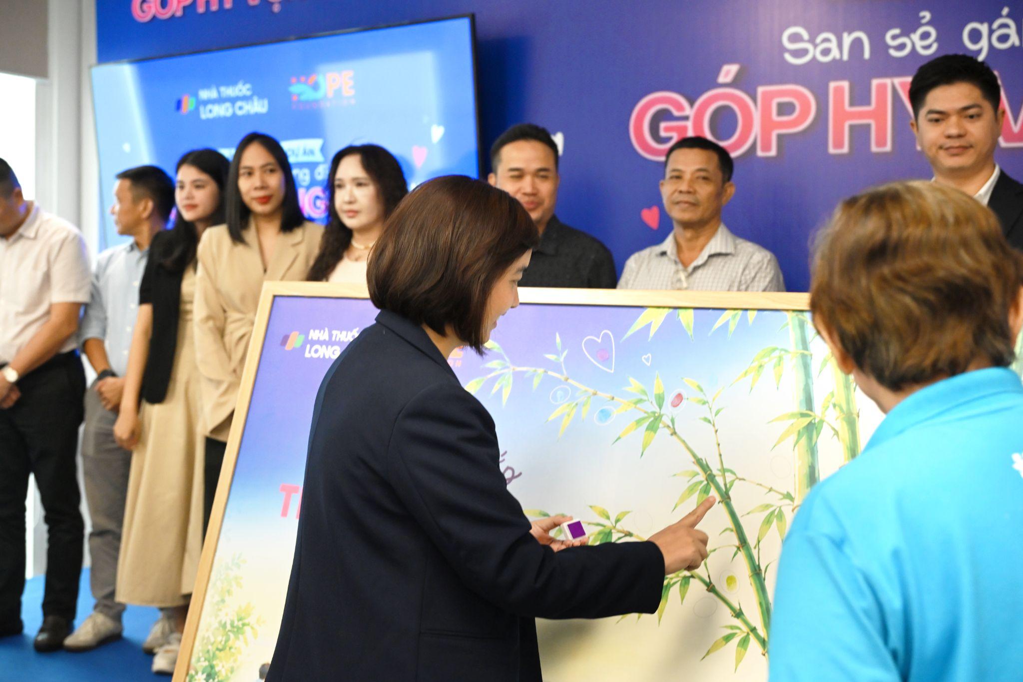 Cùng tô điểm hoàn thành bức tranh "Cùng vun đắp thành lũy sức khỏe" đồng hành bảo vệ sức khỏe người Việt.