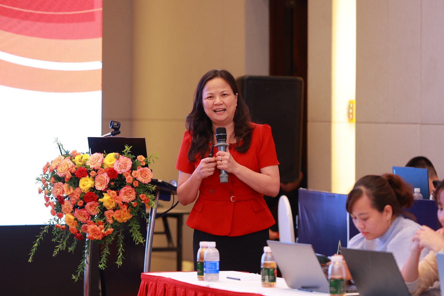 PGS.TS. Phan Thu Phương, Phó Chủ Nhiệm Bộ môn Nội Tổng hợp - Trường Đại học Y Hà Nội, Giám đốc Trung tâm Hô Hấp - Bệnh viện Bạch Mai chia sẻ tại hội nghị.