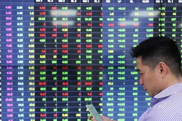 VN-Index đảo chiều trước giờ nâng hạng