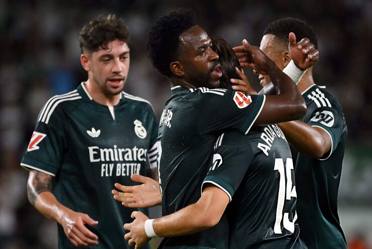 Real Madrid đối mặt nguy cơ “tự hủy”, Mourinho đau đầu tìm lời giải