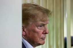 Tổng thống Trump cân nhắc 'bước ngoặt quan trọng' trong cuộc chiến với Iran