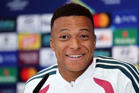 Mbappe tích cực lăng xê cho chiến dịch giành QBV, bị fan cười nhạo trên mặt báo