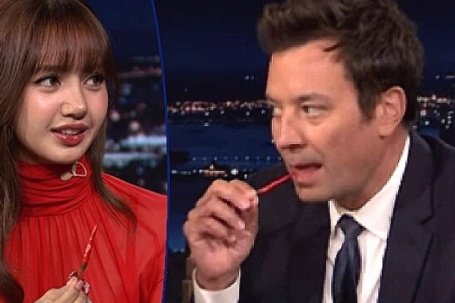 Lisa mời Jimmy Fallon ăn thử tôm khô, ớt quả