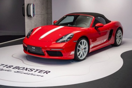 Lần đầu tiên Porsche mang hơn 100 xe trưng bày tại TP.HCM