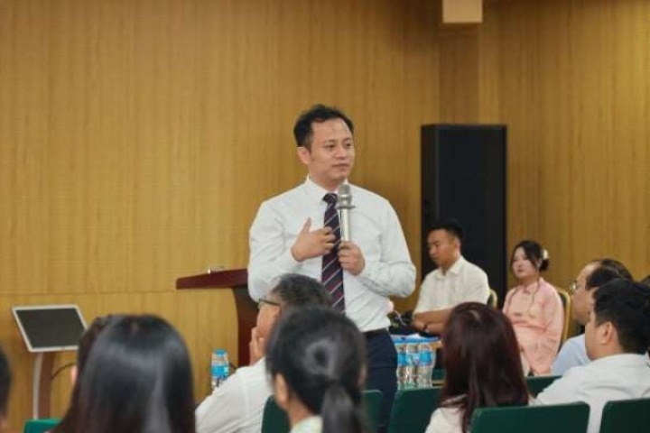 Bỏ cộng điểm IELTS xét tuyển đại học: Nhiều học sinh, phụ huynh "sốc", giáo viên và nhà trường nói gì?