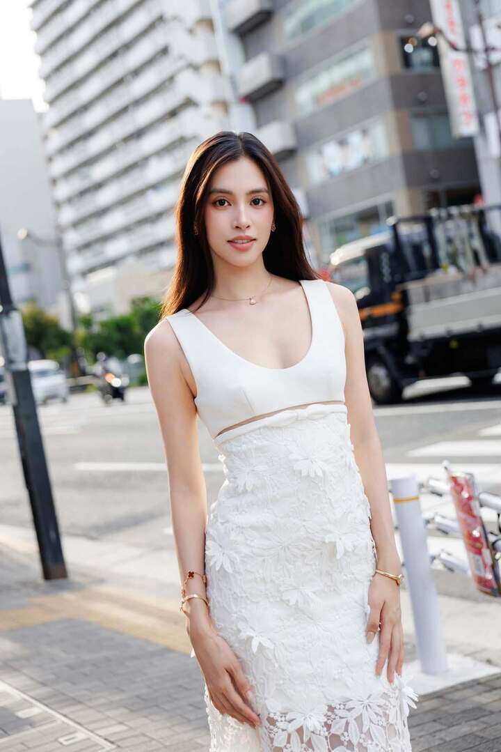 Tiểu Vy sau 8 năm đăng quang Hoa hậu Việt Nam - 12