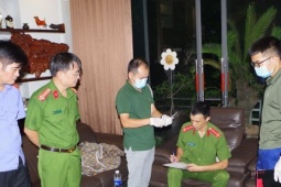 Hình ảnh công an khám xét khẩn cấp nơi ở giang hồ cộm cán 'Đức Cộng' ở Ninh Bình