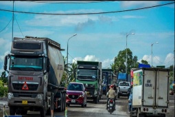 Cận cảnh đường thi công dang dở xảy ra tai nạn khiến mẹ tử vong, 3 con mồ côi