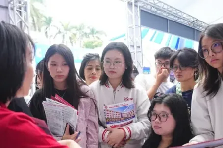 Tuyển sinh đại học 2027: Bỏ điểm cộng IElts, siết phương thức