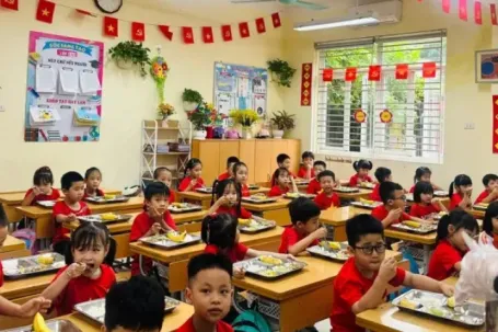 Hà Nội: Xác minh thông tin 9 học sinh đau bụng, buồn nôn nghi ngộ độc thực phẩm