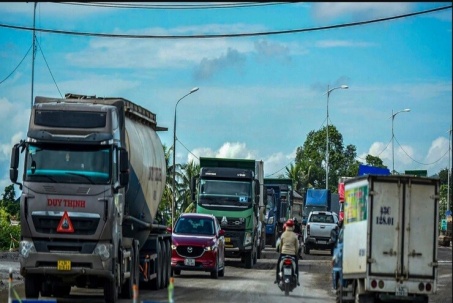 Cận cảnh đường thi công dang dở xảy ra tai nạn khiến mẹ tử vong, 3 con mồ côi