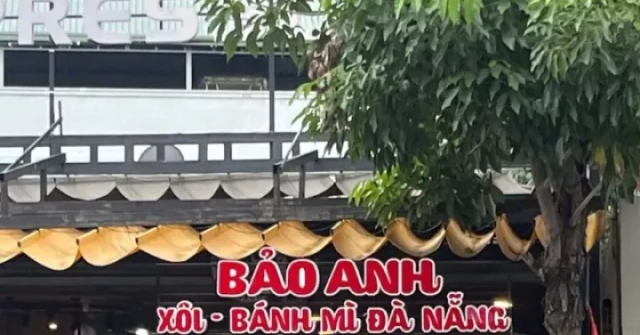 Hàng chục người nghi bị ngộ độc sau khi ăn bánh mì từ xe đẩy ở TPHCM