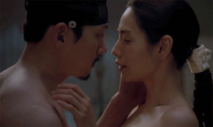 Cảnh nóng giữa Nana và Ji Chang Wook gây bàn tán.&nbsp;