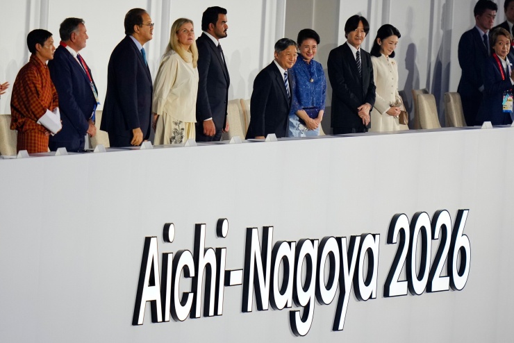 Nhật hoàng Naruhito, Hoàng hậu Masako, Thái tử Akishino và Công nương Kiko (phải) cùng các quan chức dự lễ khai mạc ASIAD tại Nagoya, Nhật Bản, ngày 19/9/2026. Ảnh: AP