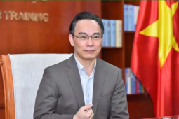 Sáng nay, Bộ trưởng GD&ĐT giải trình về thi tốt nghiệp THPT, thiếu sách giáo khoa