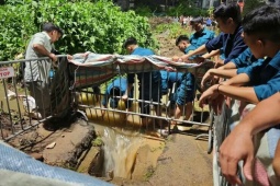 Chủ tịch Hà Nội truy trách nhiệm sau vụ nam sinh ngã xuống cống tử vong