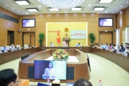 Bộ trưởng GD&ĐT giải trình chuyện gian lận thi tốt nghiệp và thiếu sách giáo khoa