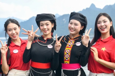 53 cô gái Hoa hậu Việt Nam ngỡ ngàng trước cảnh sắc hồ Na Hang