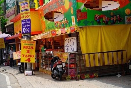 Bánh Trung thu đại hạ giá kiểu 'lạ hoắc'