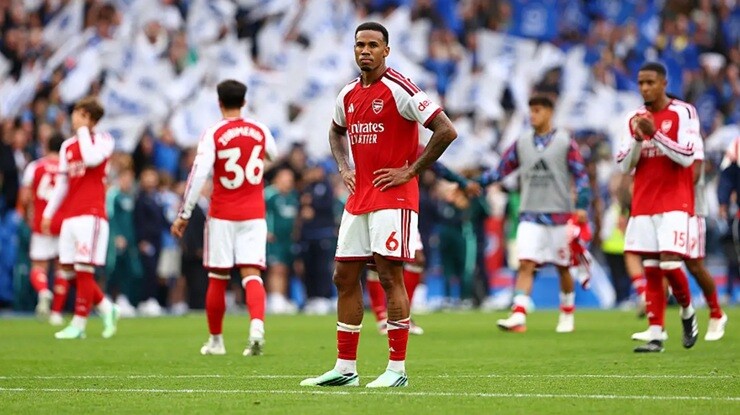 Arsenal bị Brighton nghiền nát