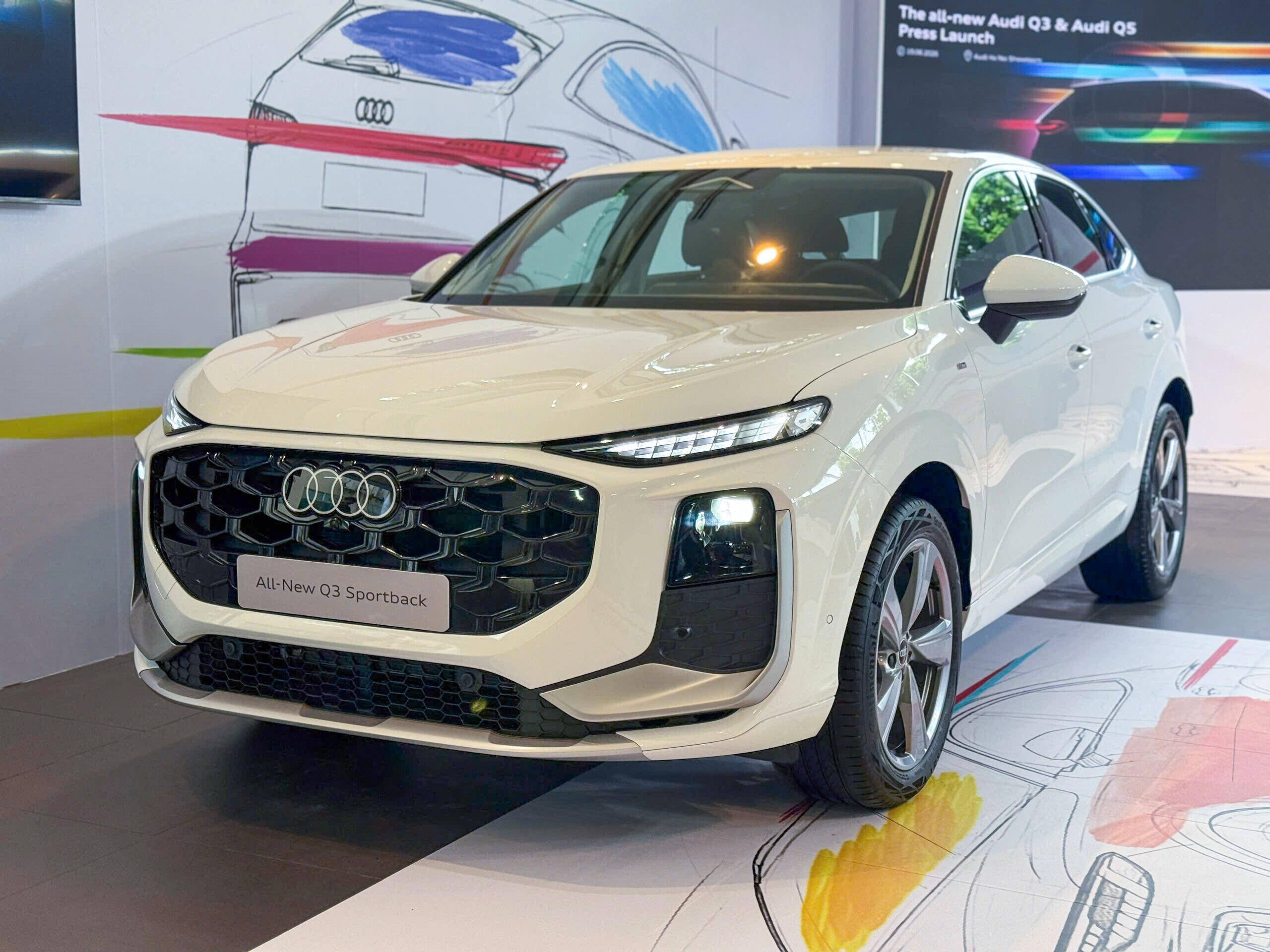 Audi cho biết các mẫu Q3 được phân phối chính hãng tại thị trường Việt Nam.
