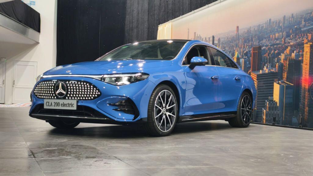 Mercedes-Benz CLA 200 vừa được đưa về Việt Nam theo dạng nhập khẩu nguyên chiếc.
