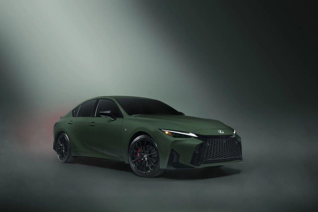 Lexus vừa giới thiệu phiên bản nâng cấp IS bản nâng cấp.