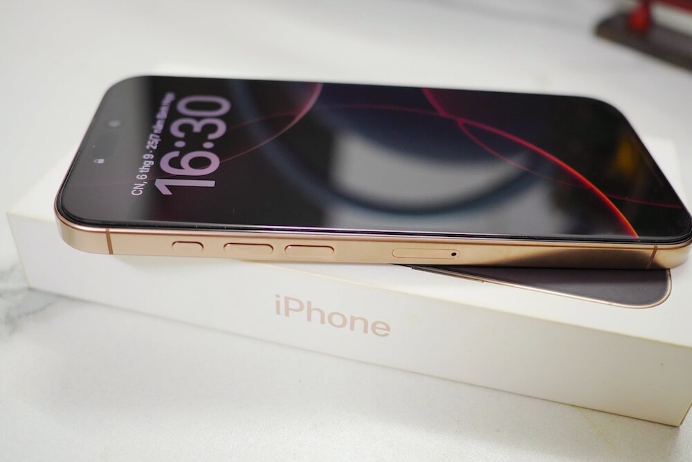 iPhone 16 series sở hữu khung titan cứng cáp.