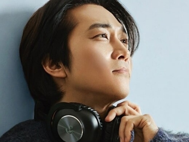 Tài tử Song Seung Hun trẻ trung phong độ ở tuổi ngũ tuần làm dân tình ngưỡng mộ.