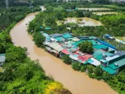 Cận cảnh nhà xưởng "băm nát" sông Nhuệ trước lệnh xử lý khẩn của Chủ tịch UBND TP Hà Nội