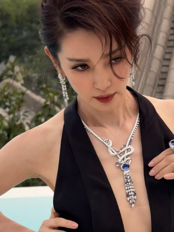 U60 Lý Băng Băng hở bạo dự tiệc thượng lưu - 6