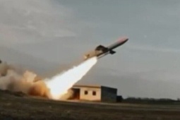 Ukraine sử dụng hàng chục loại vũ khí tầm xa tấn công Nga