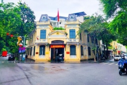 Có nhất thiết phải xây khách sạn cao cấp cạnh Hồ Gươm?