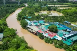 Cận cảnh nhà xưởng "băm nát" sông Nhuệ trước lệnh xử lý khẩn của Chủ tịch UBND TP Hà Nội