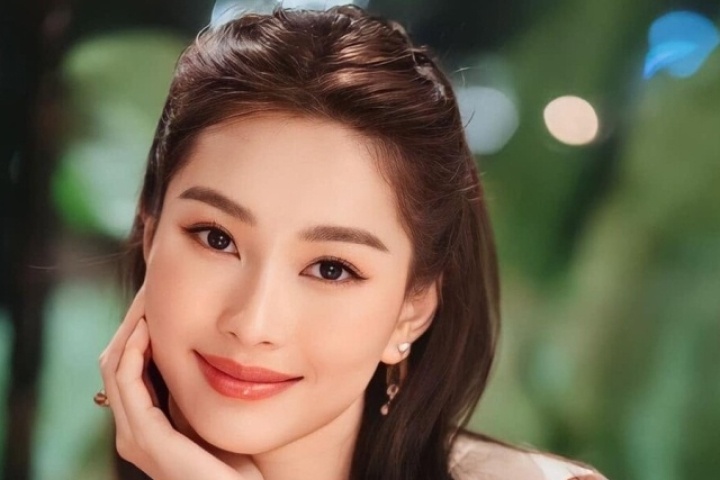 Thời trang đơn sắc của Hoa hậu Đặng Thu Thảo