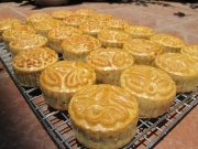 Một chiếc bánh trung thu có thể chứa năng lượng tương đương 5 bát cơm