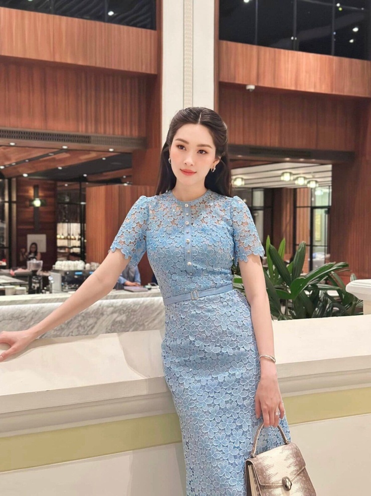 Thời trang đơn sắc của Hoa hậu Đặng Thu Thảo - 6