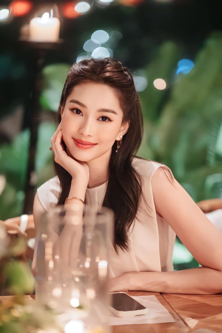 Thời trang đơn sắc của Hoa hậu Đặng Thu Thảo - 11