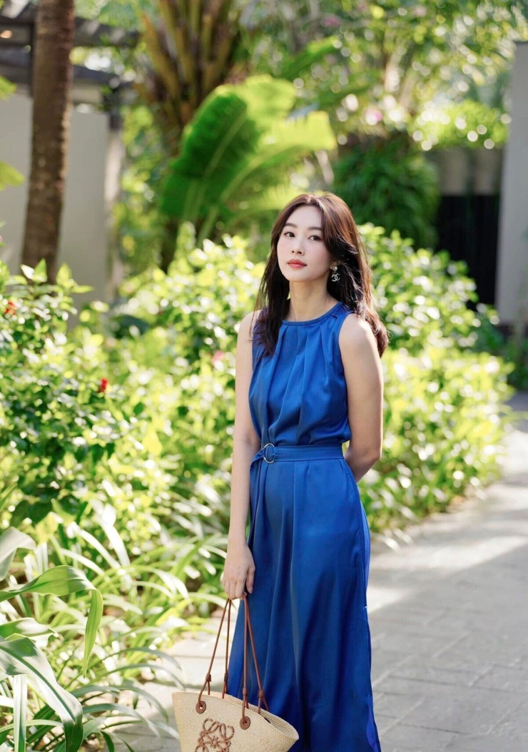 Thời trang đơn sắc của Hoa hậu Đặng Thu Thảo - 10
