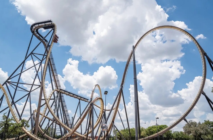 Tàu siêu tốc Tormenta Rampaging Run tại công viên Six Flags Over Texas. Ảnh: People