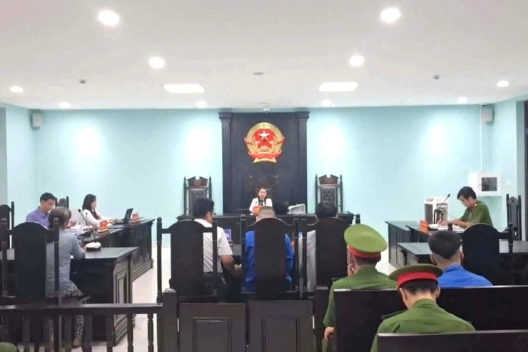 &nbsp;Phiên họp đã thống nhất chuyển hướng, đưa 8 người vào trường giáo dưỡng.