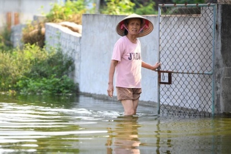 Sau 5 ngày,  rốn lũ  Hà Nội vẫn mênh mông nước