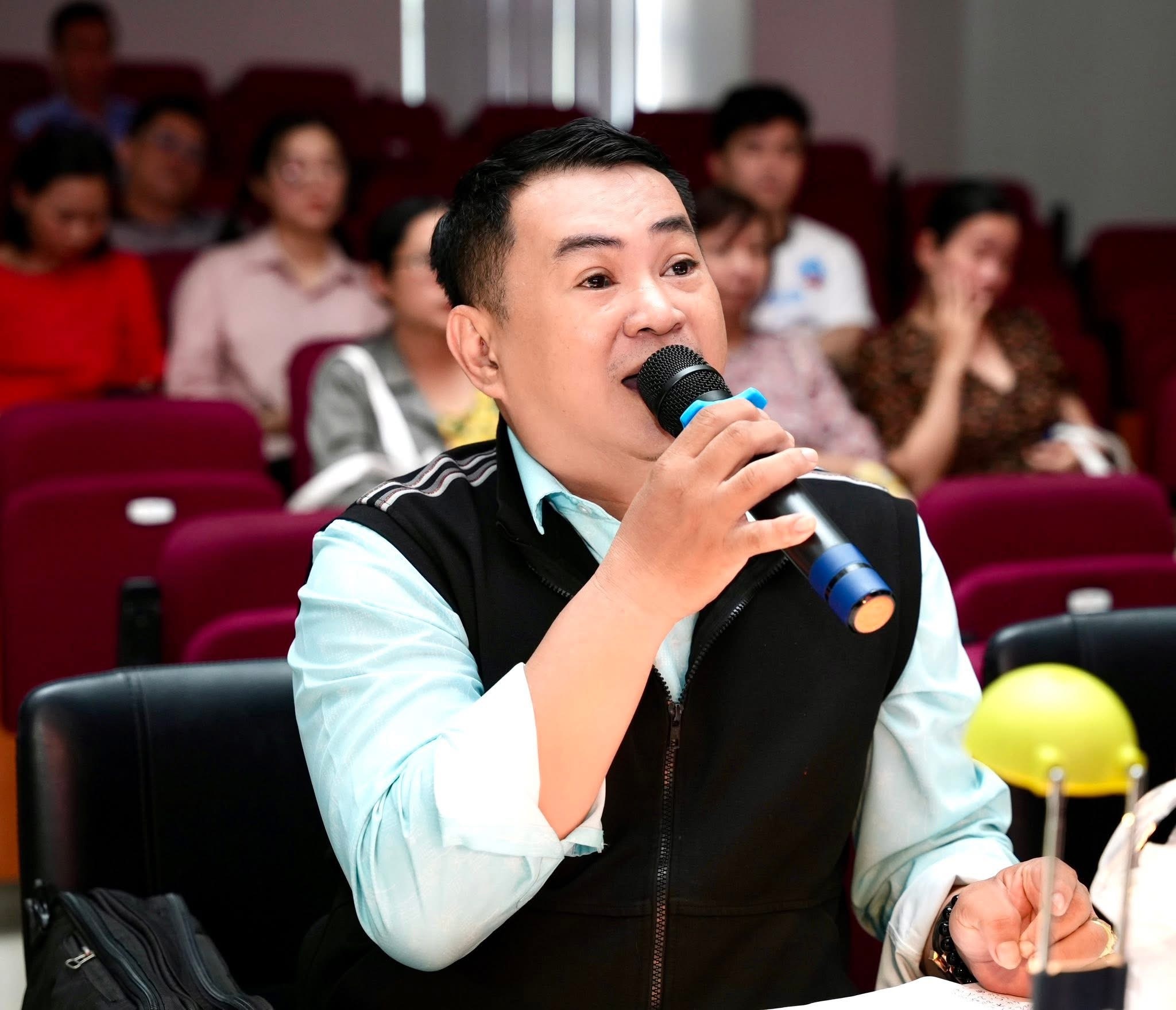 Người nghệ sĩ vẫn tiếp tục giữ lửa, truyền lửa và sẻ chia kinh nghiệm nghệ thuật.